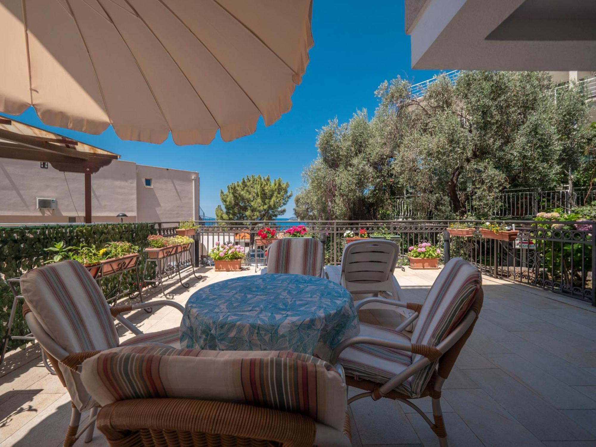 Apartments Marina Свети Стефан Екстериор снимка