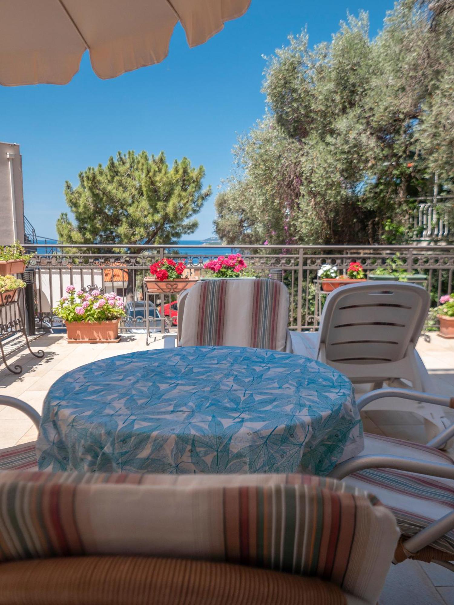 Apartments Marina Свети Стефан Екстериор снимка