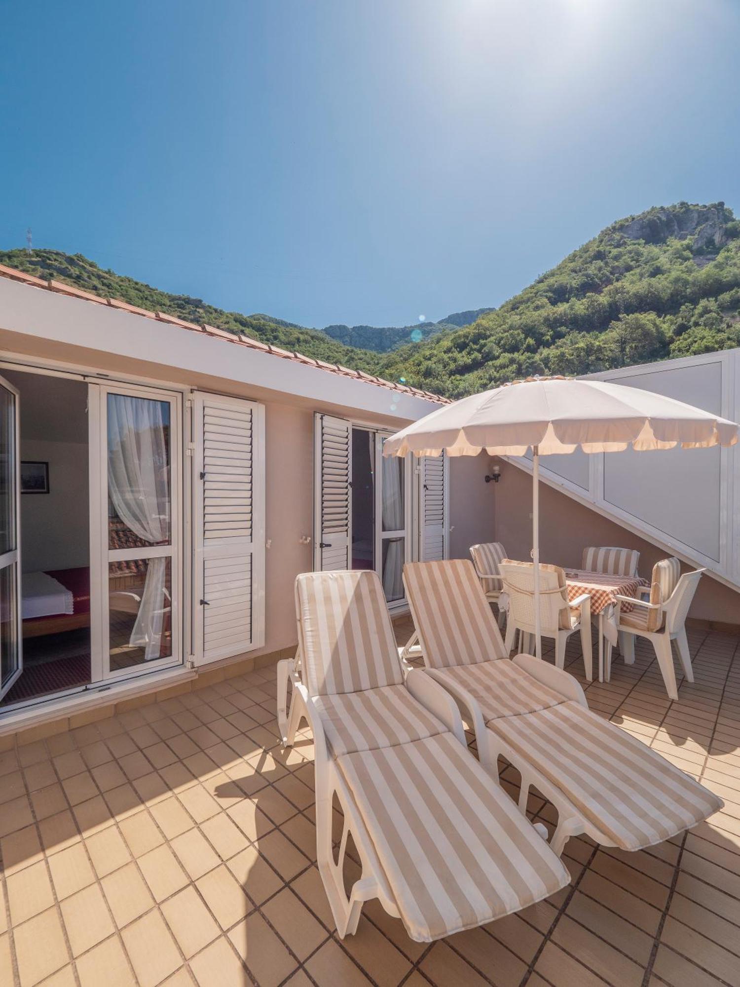 Apartments Marina Свети Стефан Екстериор снимка