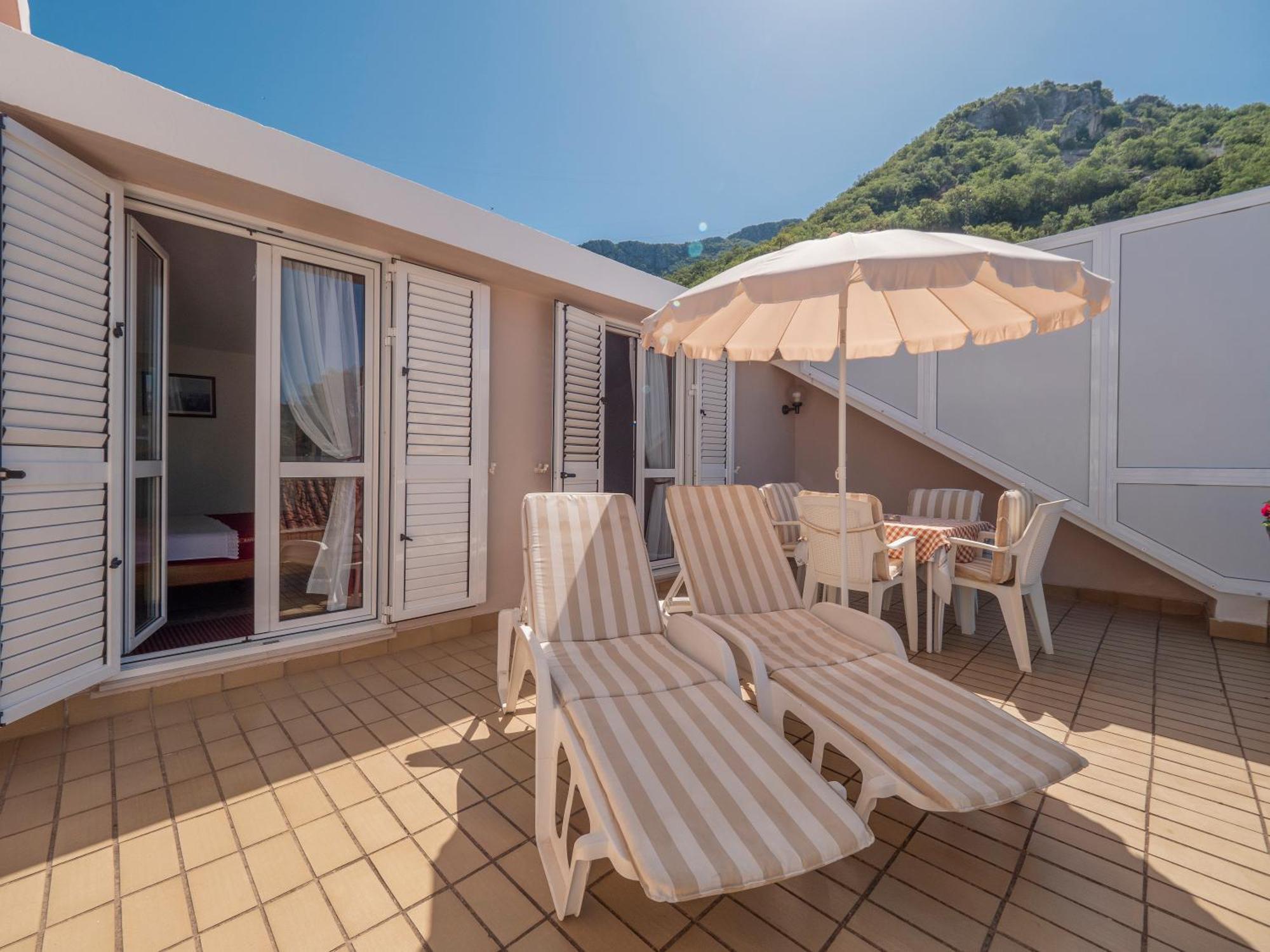 Apartments Marina Свети Стефан Екстериор снимка
