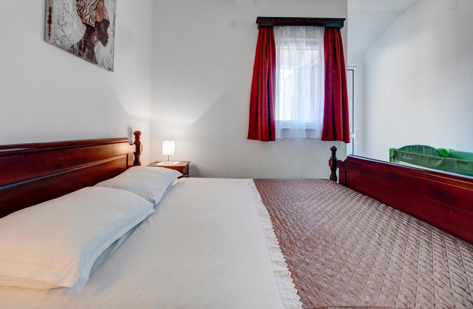 Apartments Marina Свети Стефан Екстериор снимка