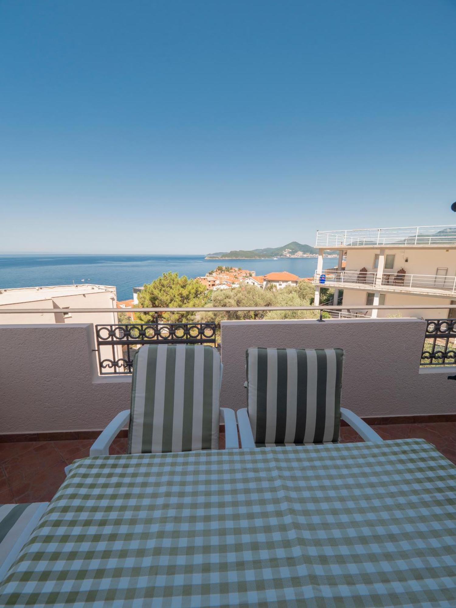 Apartments Marina Свети Стефан Екстериор снимка